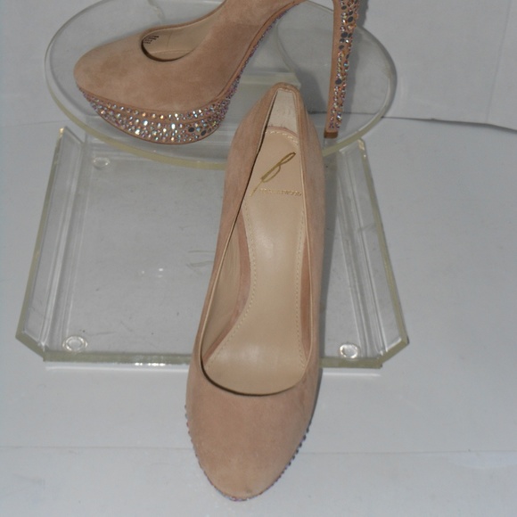 BRIAN ATWOOD BEIGE SUEDE CLASSIC PUMPS SIZE 6.5 M - Picture 3 of 5
